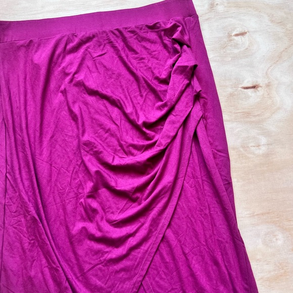 Halara Ruched Split Hem Bodycon Midi Casual Skirt⭐️ - Picture 6 of 8